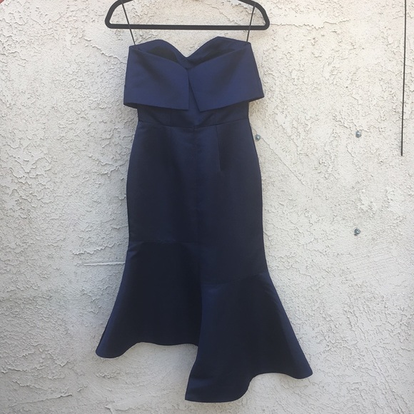 Asymmetrical evening gown - Picture 4 of 8